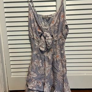 Purchased in Florida! Not sure brand… ruffle dress Medium